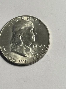FRANKLIN 90 % SILVER GEM/BRILLIANT 1952  (D) HALF $ COIN - Picture 1 of 2