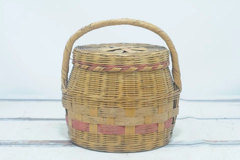Vintage Picnic Basket Woven Wicker Picnic Basket Fixed Handle Double Lids + Cover