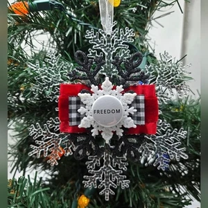 Adorno Libertad Copo de Nieve TPUSA Charlie Kirk Libertad Vacaciones Navidad Temporada - Imagen 1 de 2