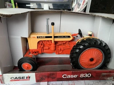 Ertl Case 830 Wide Front Tractor.  1/16 Scale - Image 1 of 4