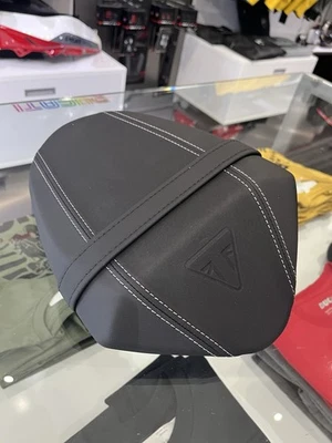 Asiento de pasajero Triumph Street Triple 765 T2314010 Foto 1 de 4