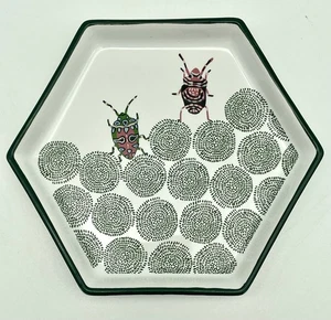 "Bandeja octágona con estampado de escarabajos Opal House de 5"" objetivo usada en excelente estado" - Imagen 1 de 6