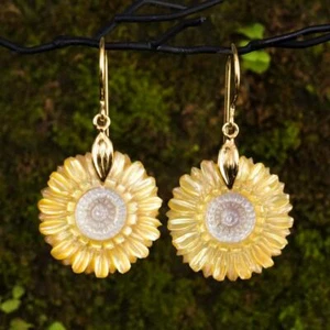 Marguerite Flower Earrings Mother-of-Pearl Shell & Gold Vermeil Sterling 4.43 g - Picture 1 of 12