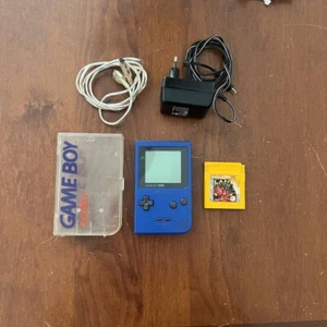 Game Boy Pocket originale blu + Donkey Kong + caricatore + custodia e cavo link - Foto 1 di 7