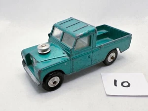 RARE EARLY VINTAGE CORGI TOYS # 438 LAND ROVER 109 WB METALLIC GREEN WORN CAR - Picture 1 of 5