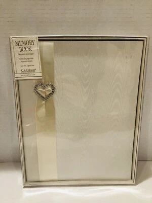 Libro de recuerdos de boda CR Gibson corazón con joyas Foto 1 de 3