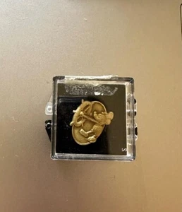 Disney Pin Cast Member Service Award 1 Year Anniversary Steamboat Willie Mickey - Bild 1 von 2