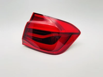 BMW 330i 2017-2018 luz trasera derecha montada en cuarto 2,0 L a AWD 122 k xDRIVE 63817 Foto 1 de 4