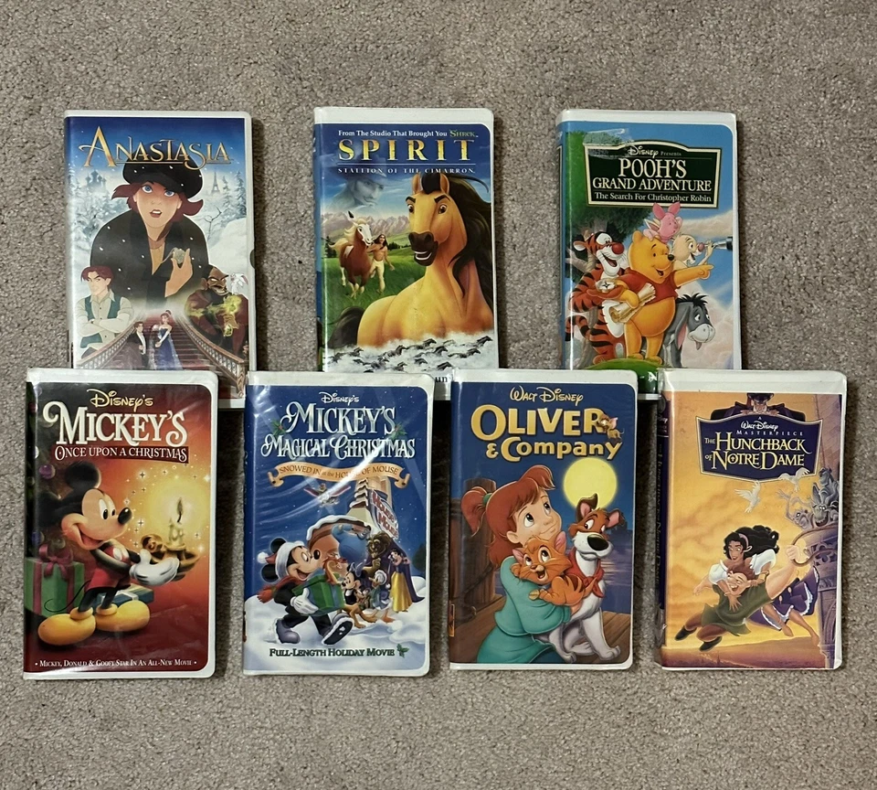 LOT Mickey Mouse Christmas VHS (2) + Anastasia, Hunchback, Pooh, Oliver - Disney - Image 1 of 4