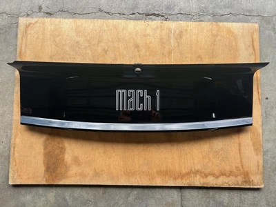 Mustang 2015-2023 OEM cubierta trasera tapa maletero panel con emblema Mach 1 T/O defecto menor Foto 1 de 4
