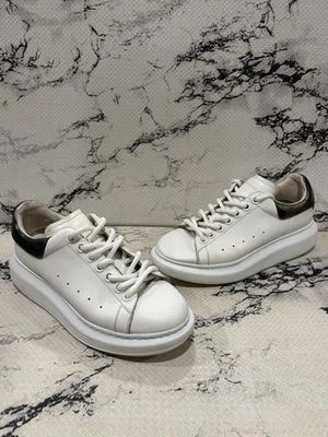 Zapatillas Alexander McQueen bajas blancas con tacón plateado para mujer EU 37.5/US 7.5 Foto 1 de 4