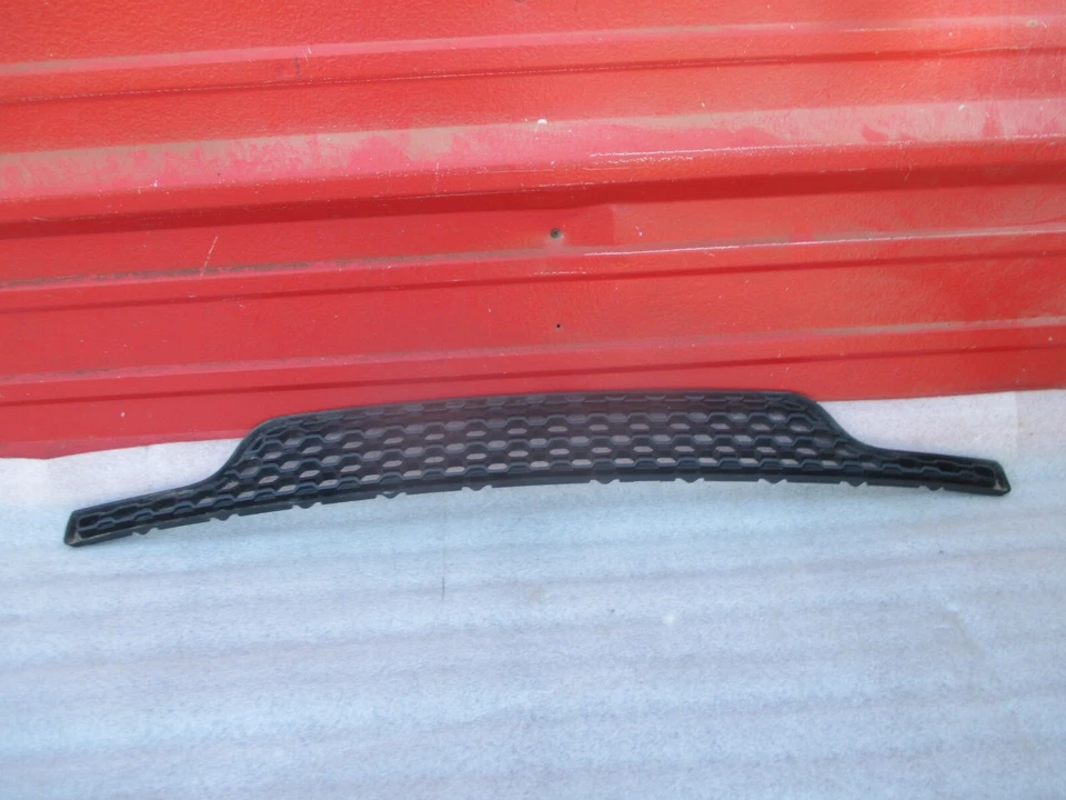 Parachoques delantero Dodge Durango 2011-2013 parrilla inferior central fabricante de equipos originales Foto 1 de 4