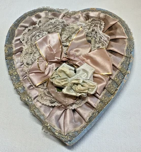 Vintage Miller & Hollis Valentinstag herzförmige Süßigkeitenbox Spitze Valentinstag - Bild 1 von 4