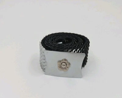 Cinturón elástico de metal tono plateado con hebilla de flores estilo escala de peces para mujer talla pequeña  Foto 1 de 4