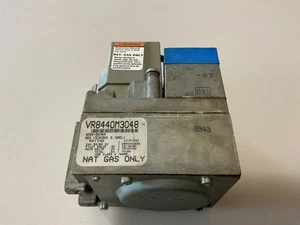 HONEYWELL VR8440M3048 GAS VALVE - Picture 1 of 5