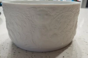 MID CENTURY ROSENTHAL BJORN WIINBLAD FACES MATTE WHITE FRUIT BOWL 5" - Picture 1 of 7