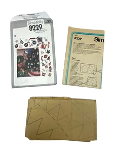 Simplicity Pattern 8229, Christmas Ornaments, Wreath Tree Skirt & Stocking Uncut - Picture 1 of 11