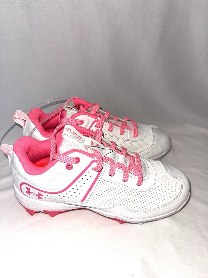 Botines de béisbol y softbol Under Armour Glyde para niñas jóvenes blancos y rosas 2 años Foto 1 de 4