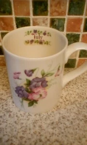 TAZA CUADRADA DE PORCELANA DE HUESO FINO HECHA A MANO 9,5 CM DE ALTO X 7,5 CM DE DIAMANTE JULIO FLORAL - Imagen 1 de 3