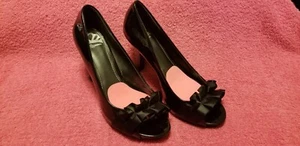 Fergalicious - Open Toe High Heels Black Patent Leather with Bow   Size 8M - Picture 1 of 7