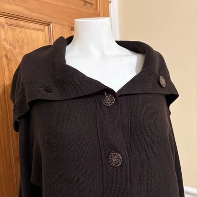 Saks Fifth Avenue Cuello Grande Lana Marrón Oscuro Mujeres Suéter Botón Acentos Talla L Foto 1 de 4