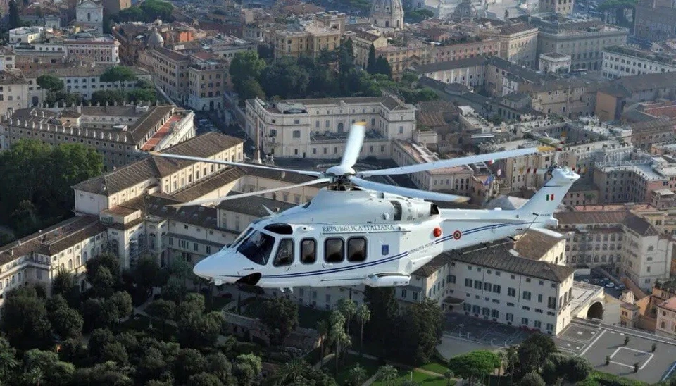 Elicottero Aw139 1/48  VIP ( Vaticano ) Aeronautica militare Italiana VH139 - Immagine 1 di 2