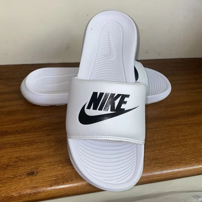 Sandalias Nike Victori Mujer Deslizables Blancas Informales Zapatilla CN9677-100 Talla 7 Foto 1 de 4