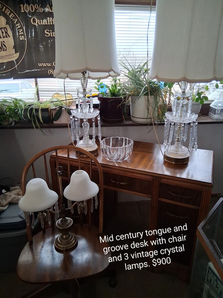 Escritorio y silla Mid Century con lengua y ranura con lámparas de cristal vintage  Foto 1 de 4