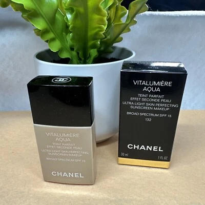 Chanel Vitalumiere Aqua #132 Skin Perfecting Light SPF 15 Chocolate 30ml - Image 1 of 4