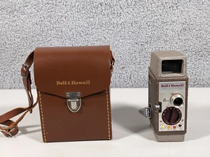 Bell & Howell 252 due cinquantadue macchina fotografica cinematografica 8 mm con custodia anni 50 vintage - Foto 1 di 7