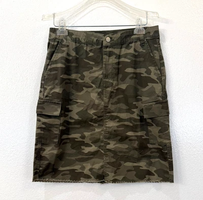 Minifalda Baccini Talla 6 Verde Estampado Camuflaje Bolsillos Cosidos Dobladillo Crudo Foto 1 de 4