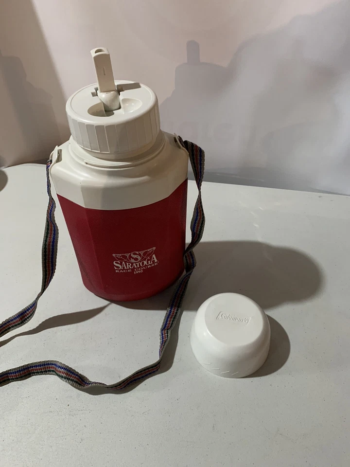 Винтажный кулер для напитков Saratoga Race Track Coleman с ремешком 1995 промо/логотип  - Изображение 1 из 4