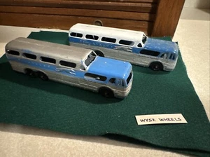 Two Tootsietoy 1955 GMC Greyhound Scenicruisers - Picture 1 of 16