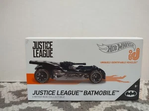 Hot Wheels ID Batman Justice League Batmobile DC NUOVO - Foto 1 di 2