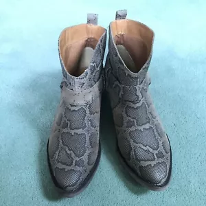 womens low heeled ankle bootie by Coconuts faux snakeskin size 8 medium - Picture 1 of 6