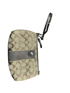 Bolso sin asas Coach Signature Muñequera Grande a Rayas Caqui Marrón Lona Usado en Excelente Condición - Imagen 1 de 4