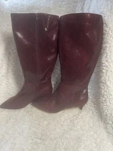 Botas hasta la rodilla de pantorrilla ancha con estampado de lagarto sintético Comfortview TALLA 12WW - Imagen 1 de 12