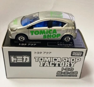 Tomy Tomica Shop Toyota Aqua 1:59 modelo fundido a presión verde (interior azul) - Imagen 1 de 1