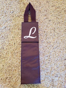 BOLSO DE MANO TINTO Y UN CIRUELA LUNARES BOTELLA PERFECTA VINO TÉRMICO BORDADO "L" - Imagen 1 de 6