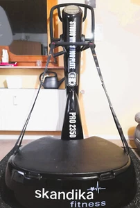 Skandika fitness Studio Vibrations Plate Pro 2350, Vibrationsplatte - Bild 1 von 13