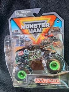 Grave Digger 🔥 1:64 Monster JAM Trucks BKT serie 39 series - Picture 1 of 2