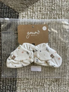 Goumi Stiefel Bio Bambus Blumenmuster Gr. 3-6 Monate NEU - Bild 1 von 4