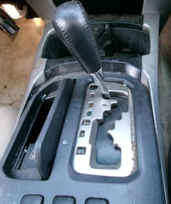 03 - 05 TOYOTA 4RUNNER 4.7L 4D Automatic Floor Gear Shifter Assembly GENUINE OEM - Image 1 of 4