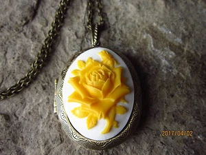 YELLOW ROSE ON WHITE CAMEO BRONZE LOCKET - QUALITY - UNIQUE - TEXAS - Picture 1 of 4