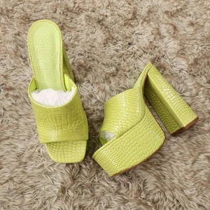 Schutz Darah Patent Leather Crocodile Embossed Platform Sandals Green Size 6.5 - Picture 1 of 10