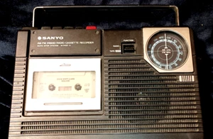 Vintage Sanyo Am Fm 2 Band Radio Cassette Recorder M2402-2 SEE DESCRIPTION - Picture 1 of 7