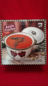 Cazuela redonda de cerámica Apple Garden 2 Qt con tapa - nuevo - Imagen 1 de 7