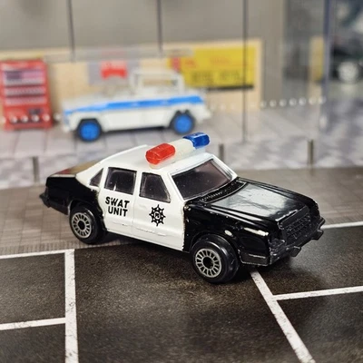 Zylmex Zee Toys Dyna Wheels D82 1985 Ford LTD 1/64 Diecast Policía SWAT Coche Blanco Foto 1 de 4