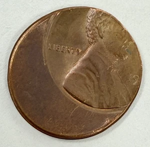 19? Off Center Lincoln Memorial Cent - Error - Weighs 2.6 grams - Picture 1 of 2