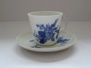 Royal Copenhagen Blaue Blume Mokkagedeck 2 teilig  10/1546  1. Wahl - Bild 1 von 4